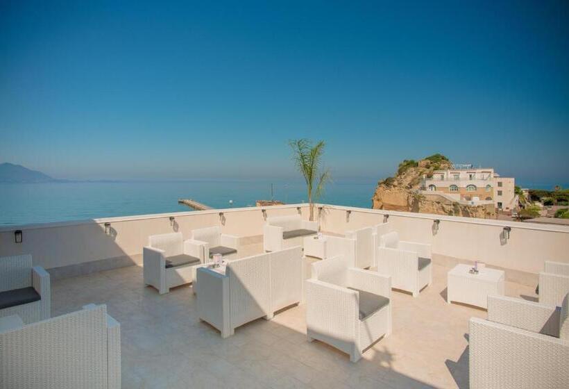 اتاق لوکس با چشم‌انداز دریا, Naro Suites And Rooms