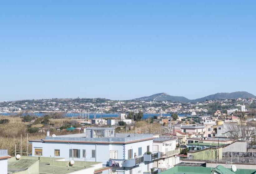 اتاق لوکس با چشم‌انداز دریا, Naro Suites And Rooms