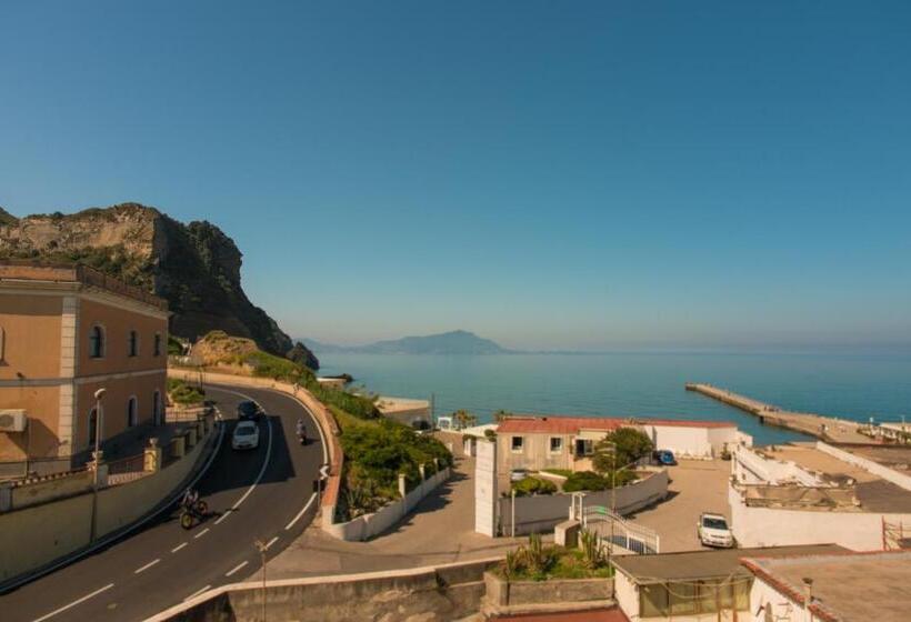 اتاق استاندارد با بالکن, Naro Suites And Rooms
