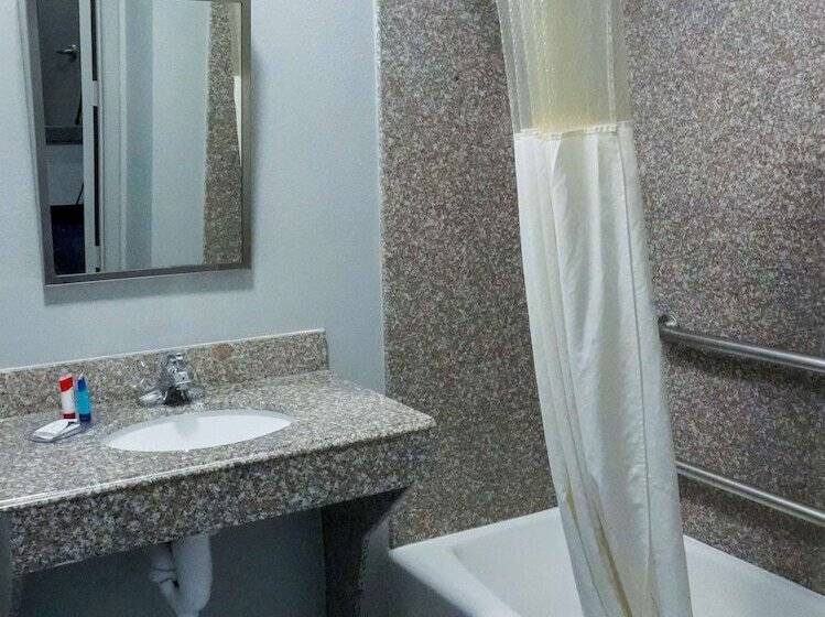 Люкс с гидромассажем, Americas Best Value Inn And Suites Bush International Airport