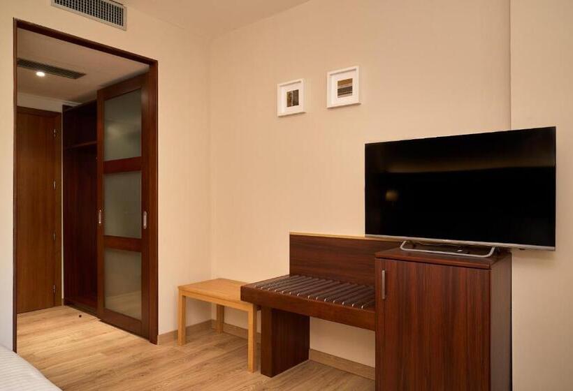 اتاق استاندارد سه نفره, Delfina Palace