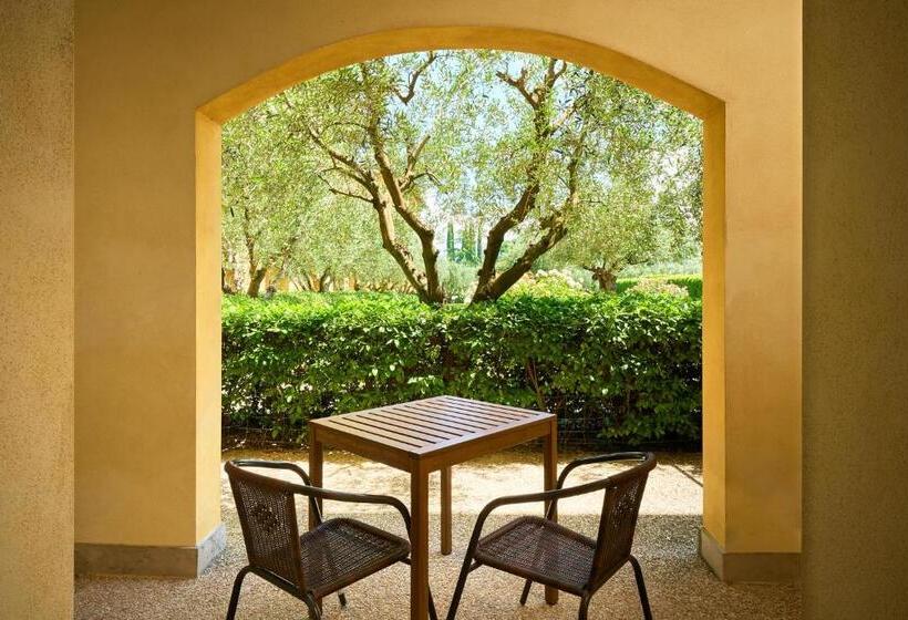اتاق استاندارد سه نفره, Delfina Palace