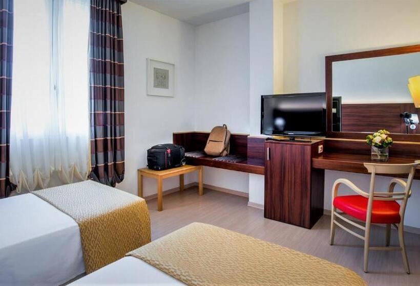 اتاق استاندارد سه نفره, Delfina Palace