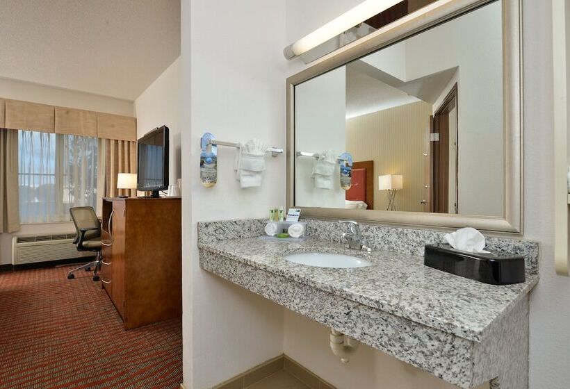 Номер Стандарт 2 Двуспальные Кровати, Holiday Inn Express Boston Milford, An Ihg