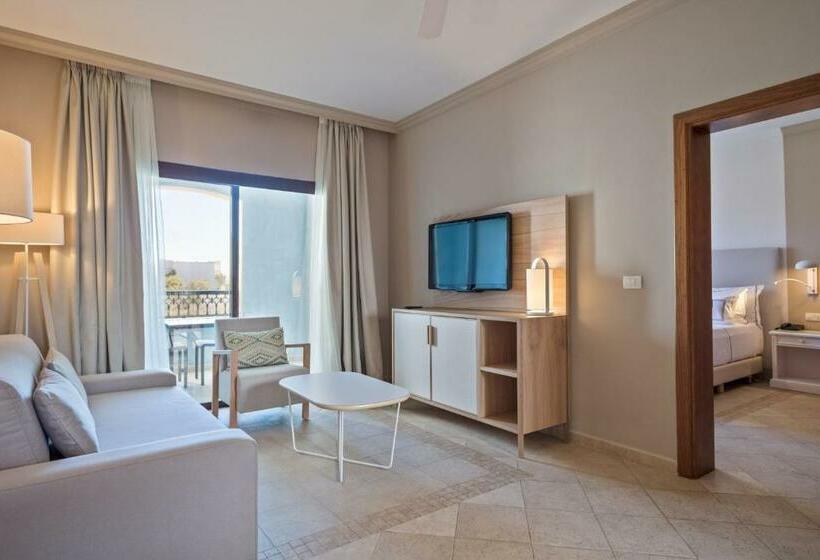 سوییت جونیور, Melia Villaitana