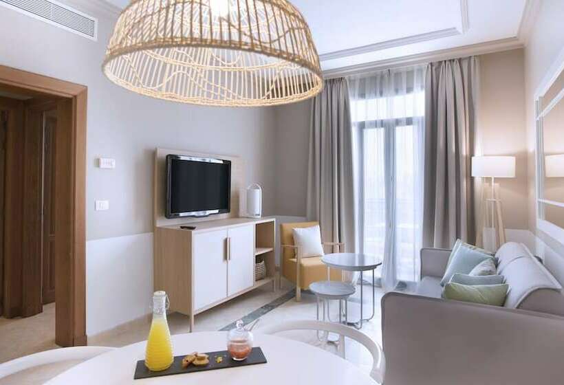 سوییت جونیور, Melia Villaitana