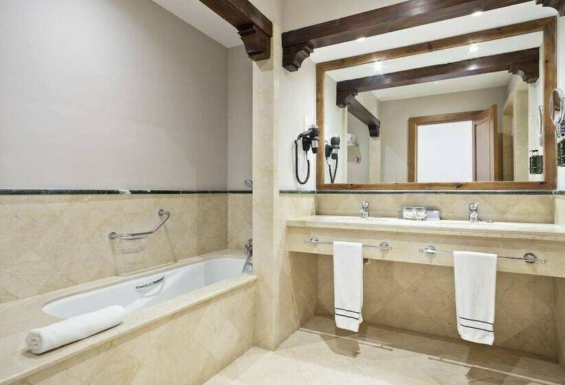سوییت جونیور, Melia Villaitana