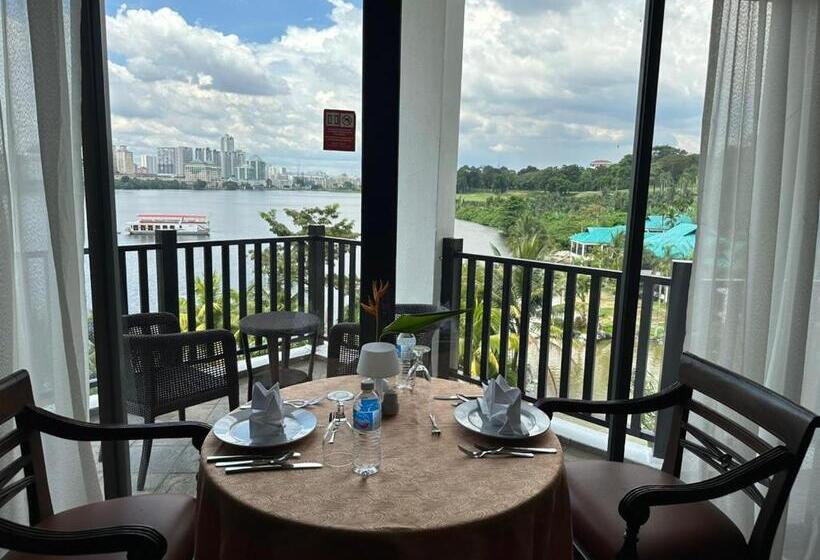 Люкс, Mines Beach Resort