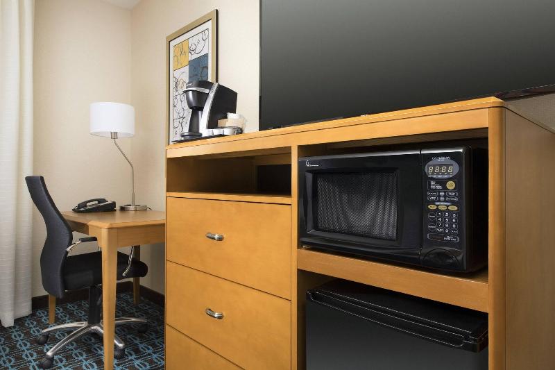 带大床的标准工作室, Fairfield Inn & Suites Washington Dc