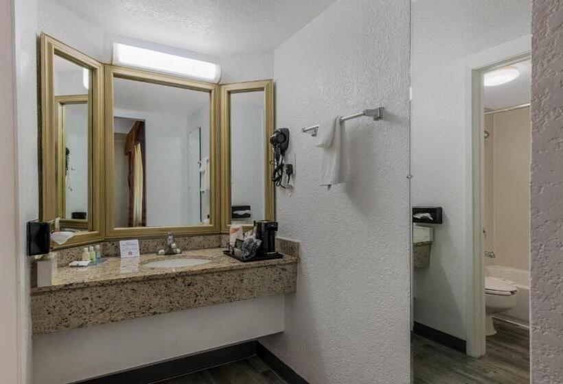 适合残疾人士使用的高档房间, Quality Inn & Suites Airport