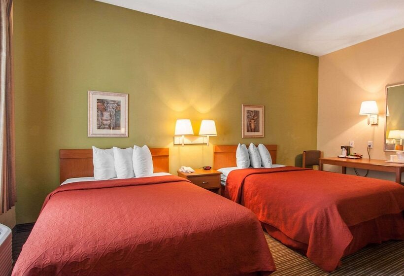 带2个双人床的标准工作室, Quality Inn Joplin I44