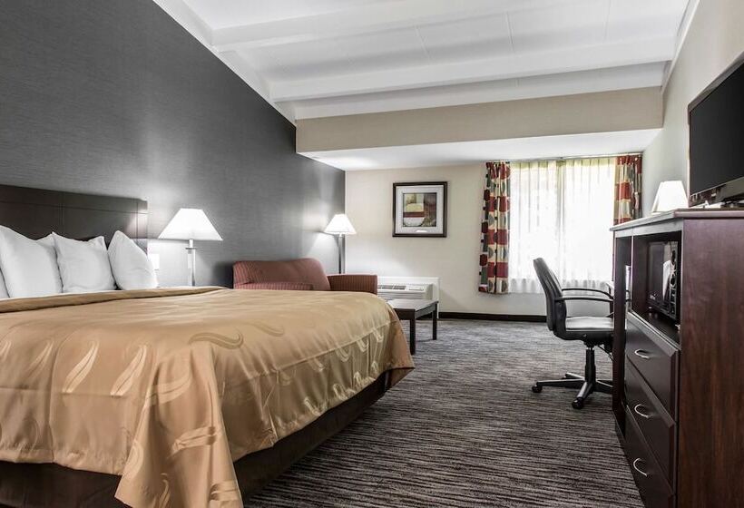 سوییت, Quality Inn & Suites Danbury Near University