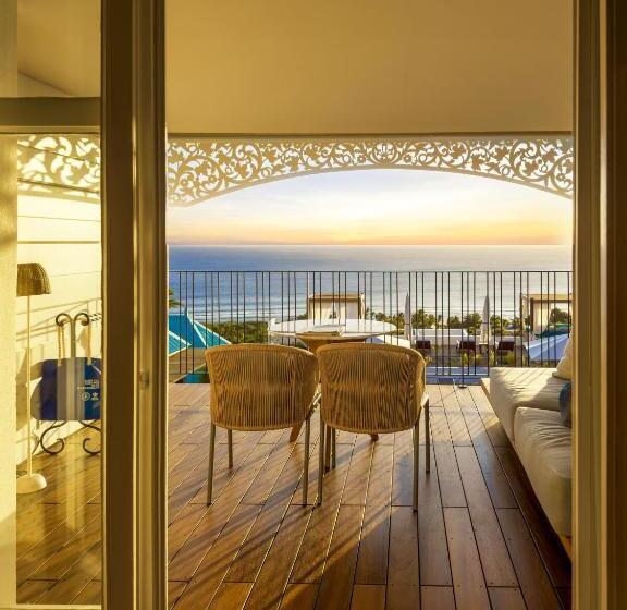اتاق لوکس با چشم‌انداز دریا, Blue Margouillat Seaview Hotel Relais & Chateaux
