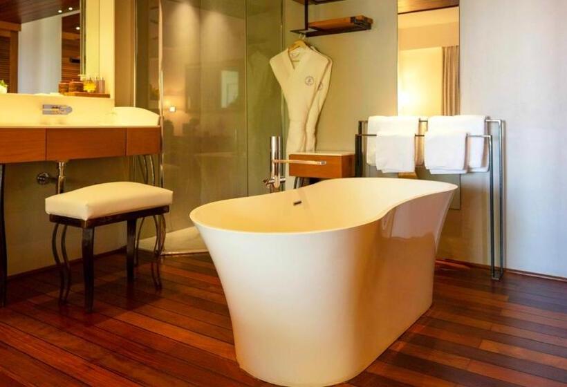 اتاق لوکس با چشم‌انداز دریا, Blue Margouillat Seaview Hotel Relais & Chateaux
