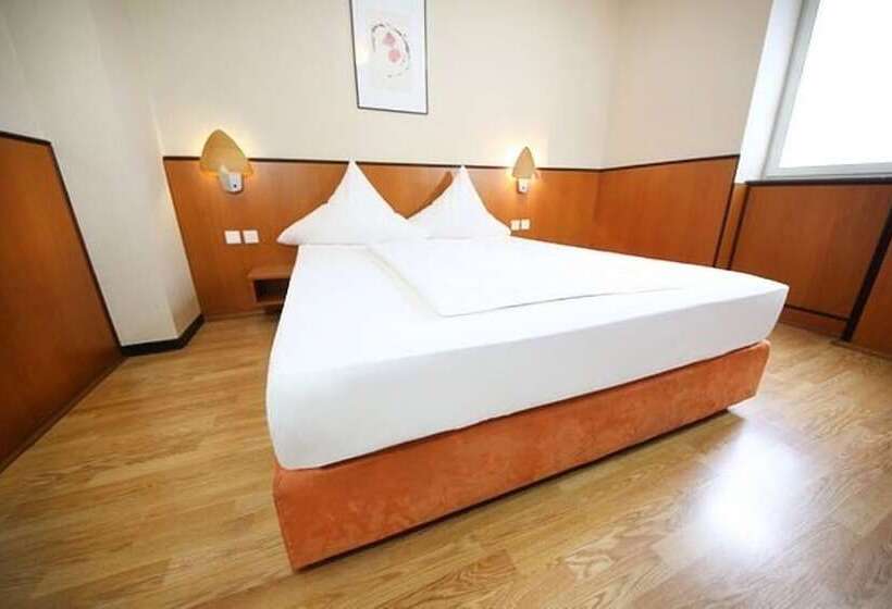Quarto Estandar Individual, Europa Offenbach