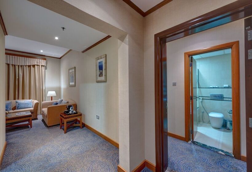 Люкс, Golden Tulip Hotel Al  Barsha