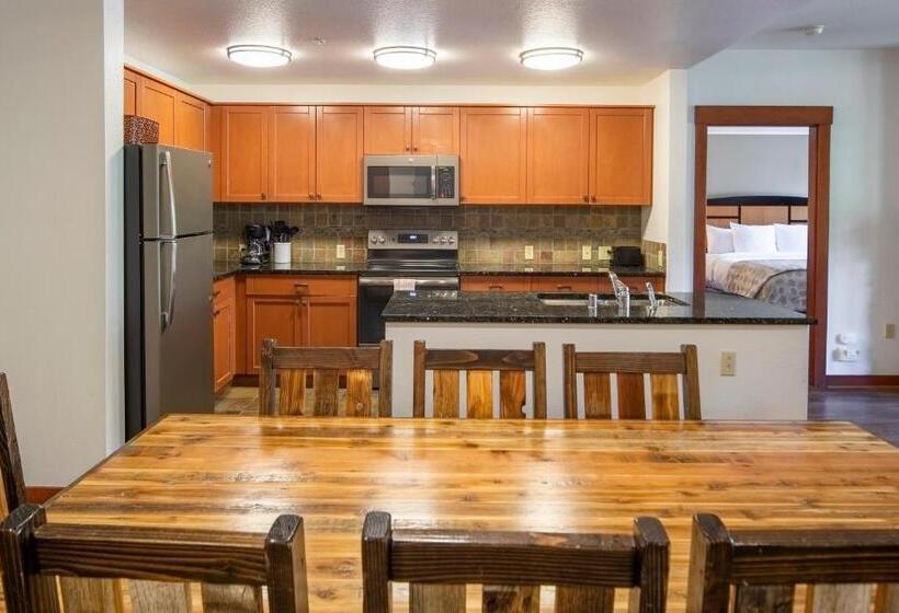 Апартаменты 3 Спальни, The Village Lodge