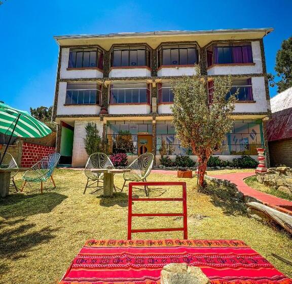 بانگلوی استاندارد, Hostal Sol Y Lago