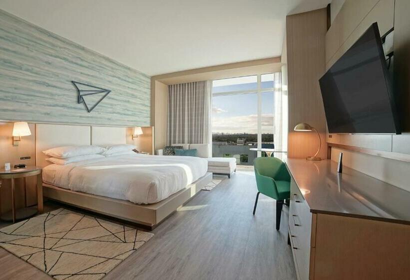 클럽 룸 킹침대, Marriott Fort Lauderdale Airport