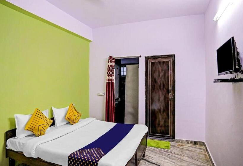 Номер Стандарт Трехместный, Spot On Raj Hotel Vip Near Worlds Of Wonder