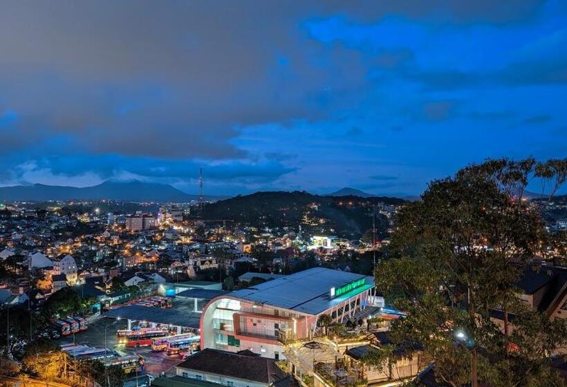 اتاق خانوادگی با چشم‌انداز کوه, La Pense E Hotel   Dalat