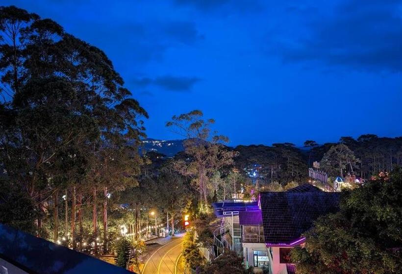 اتاق استاندارد با بالکن, La Pense E Hotel   Dalat