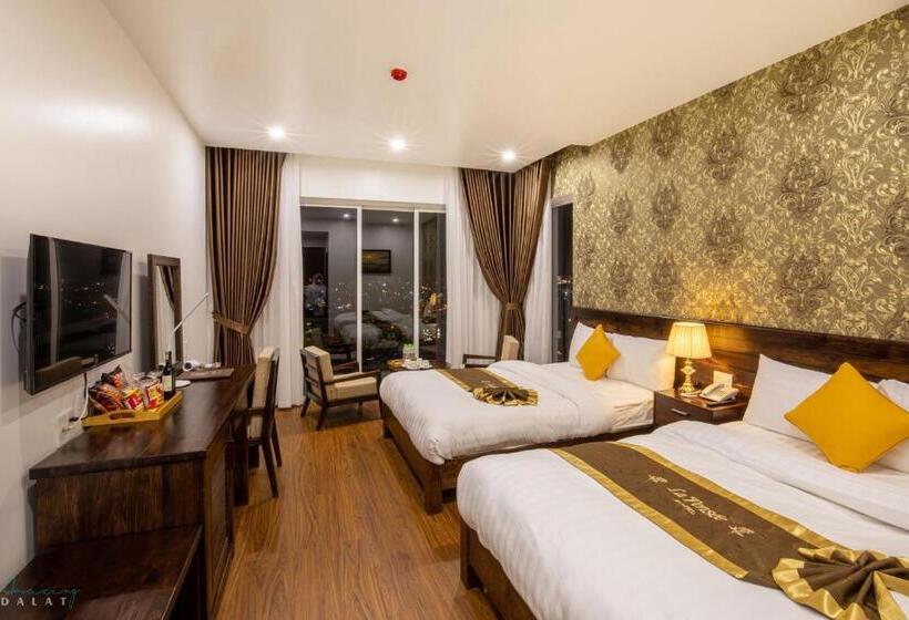 اتاق خانوادگی با چشم‌انداز کوه, La Pense E Hotel   Dalat