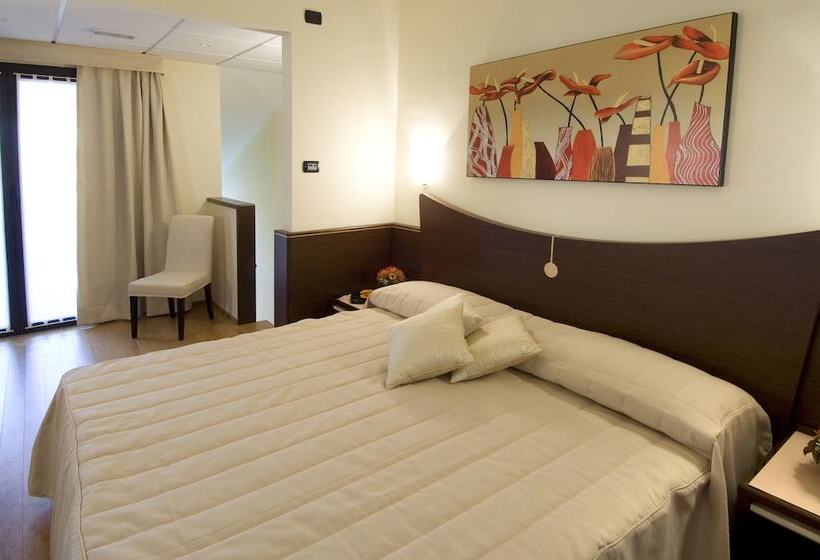 Номер Стандарт Трехместный, As Hotel Cambiago