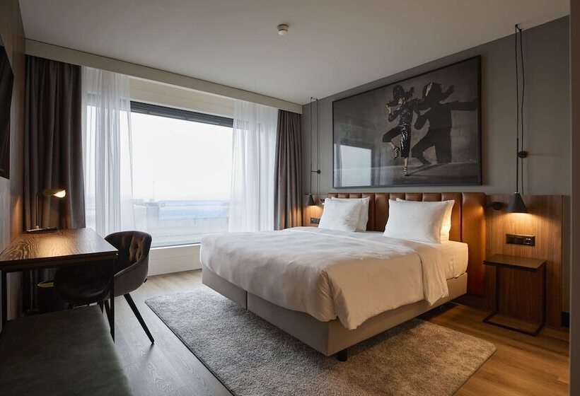 سوئیت با چشم‌انداز, Radisson Blu Hotel Zurich Airport