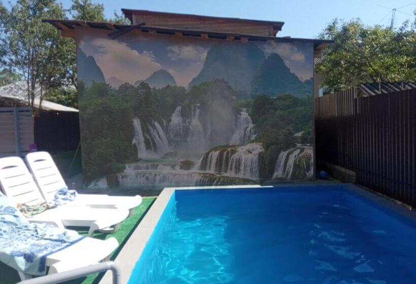 استودیوی لوکس, Prykarpatska Villa