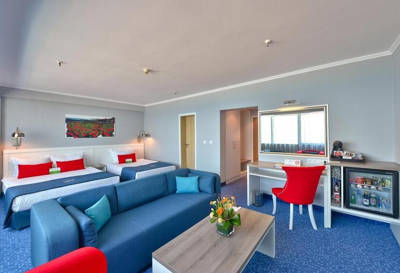 Номер Deluxe Вид на Море, International Hotel Casino & Tower Suites