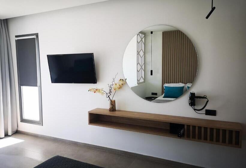 Люкс с Бассейном, Zoes Hotel & Suites