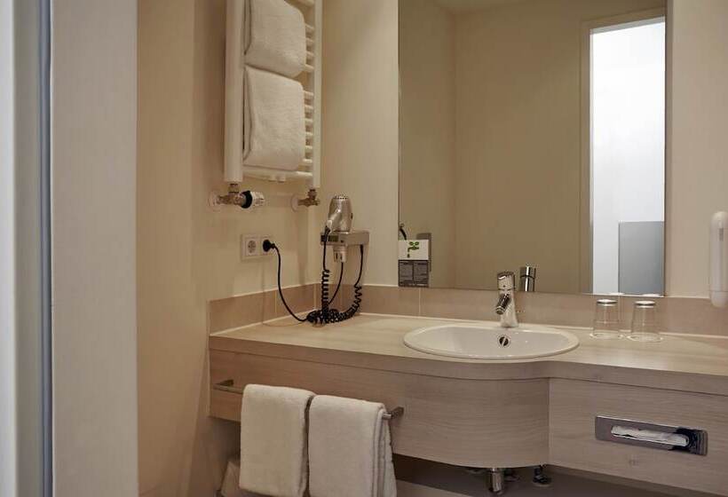 Семейный Номер, H+ Hotel München
