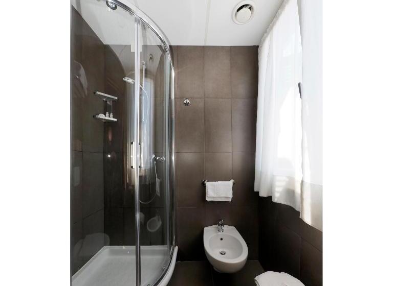 Standard Yhden Hengen Huone, Margherita