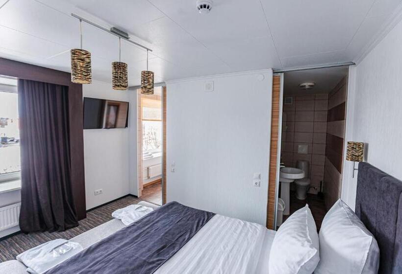 سوییت, Inger Hotell
