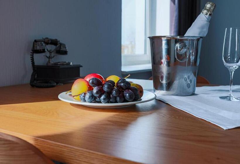 سوییت, Inger Hotell