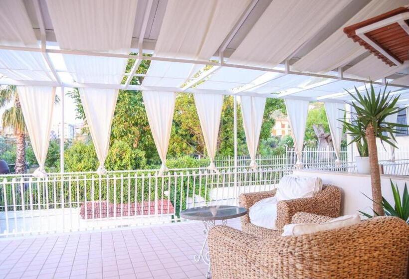 Quarto Deluxe com Sacada, Perla Beach Stabia B&b