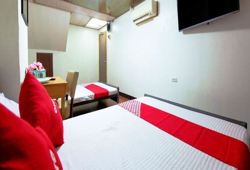 Номер Deluxe, Remedios Hotel Manila City Center