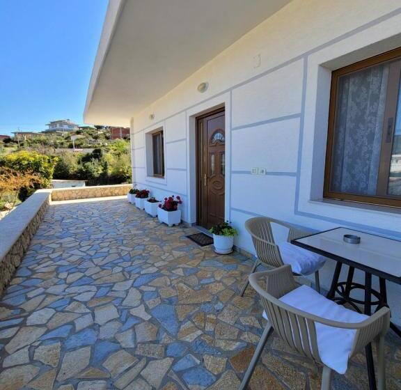 اتاق خانوادگی, Guesthouse Redilka