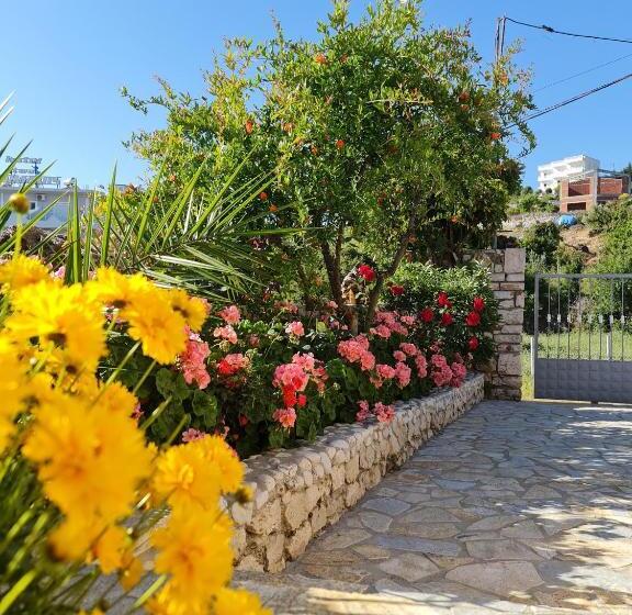 اتاق استاندارد چهارنفره با بالکن, Guesthouse Redilka