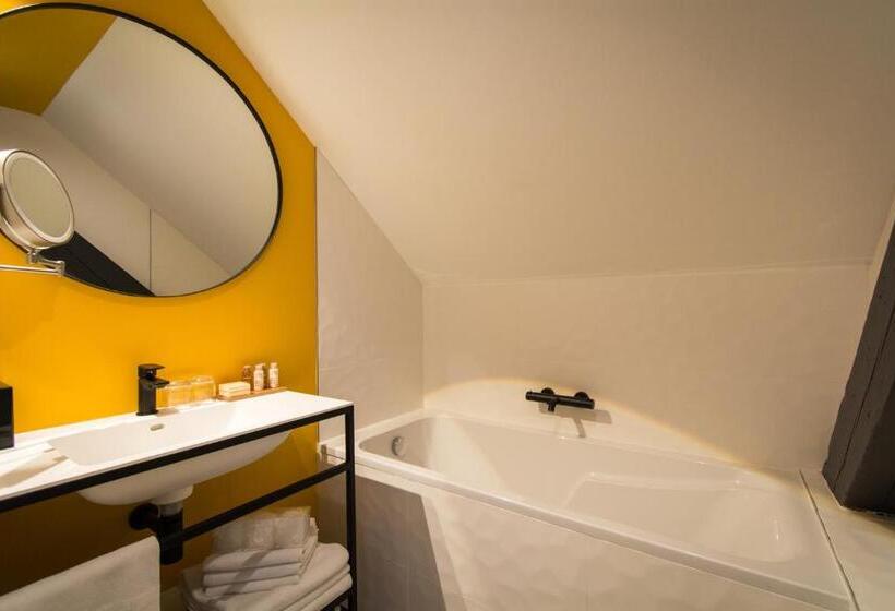 Номер Стандарт Трехместный, L  Hôtel & Spa Ribeauville  Haut Koenigsbourg