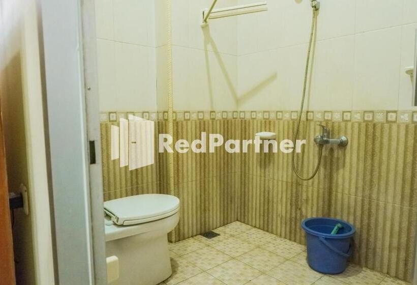 Номер Deluxe, Grand Kembar Hotel Mitra Reddoorz