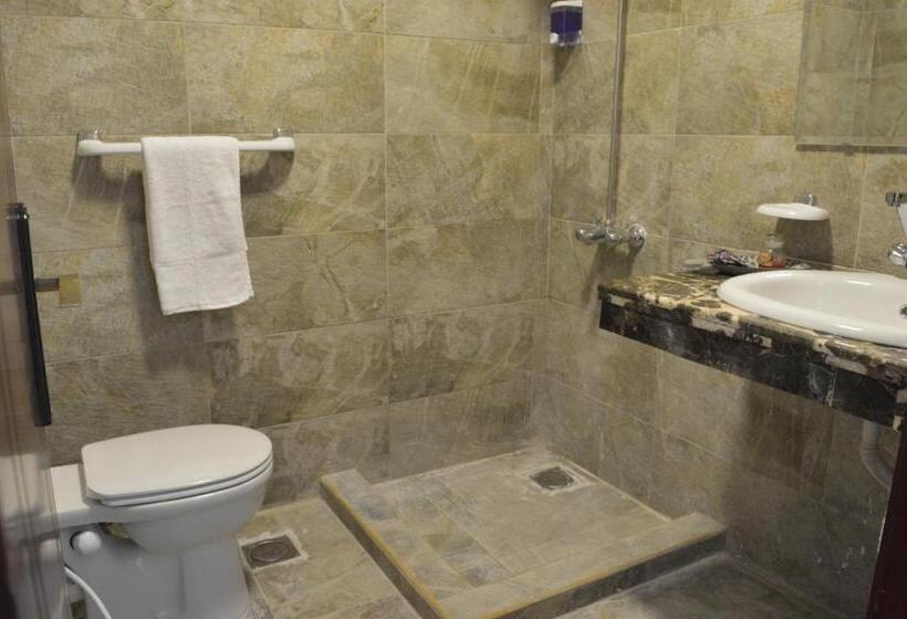 اتاق لوکس با بالکن و چشم‌انداز دریا, Nile View Inn