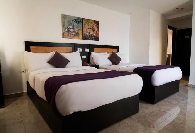 اتاق لوکس با بالکن و چشم‌انداز دریا, Nile View Inn