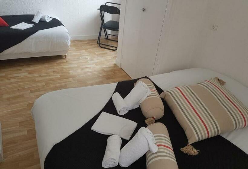 Quarto Triplo Estandar Banheiro Compartilhado, Auberge Le Guinefort