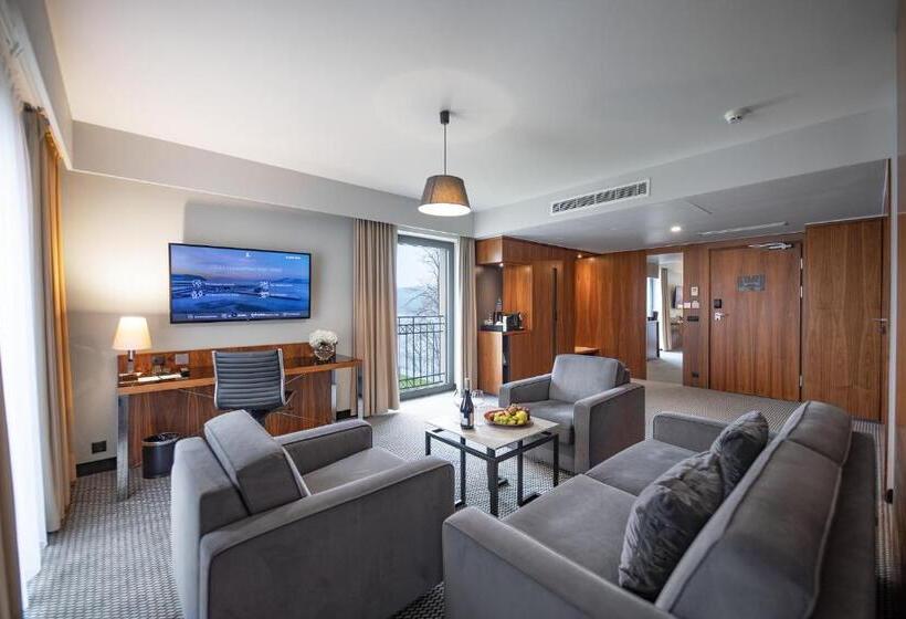 Suite with lake view, Heron Live Hotel Marina & Spa