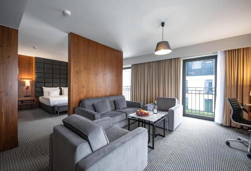 1 Bedroom Apartment Lake View, Heron Live Hotel Marina & Spa
