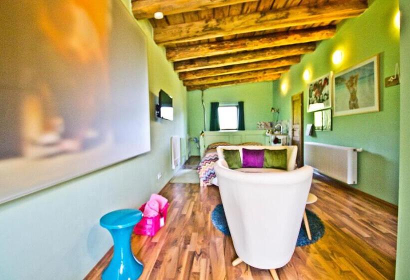 Студия Стандарт, Art Lodge Kunstpension