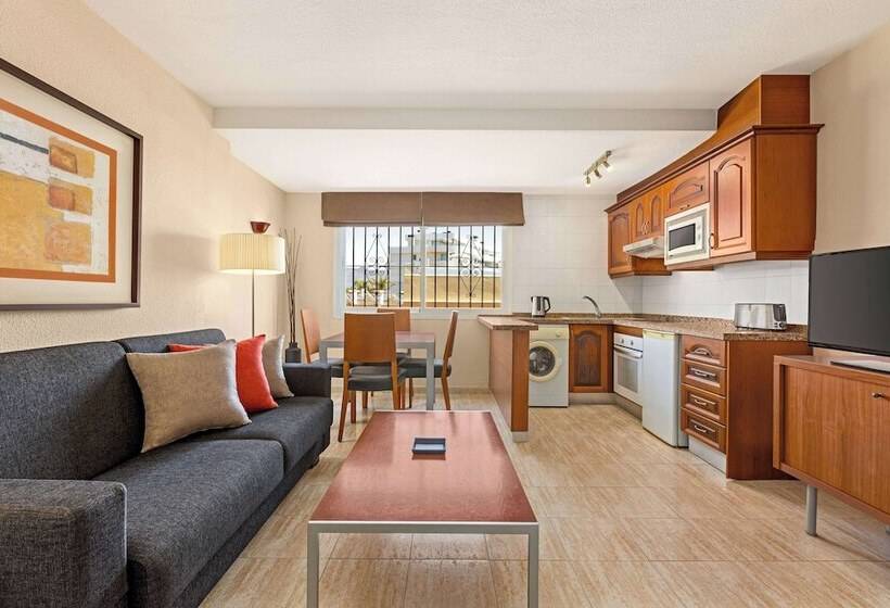 Люкс Классика, Ramada Hotel & Suites By Wyndham Costa Del Sol