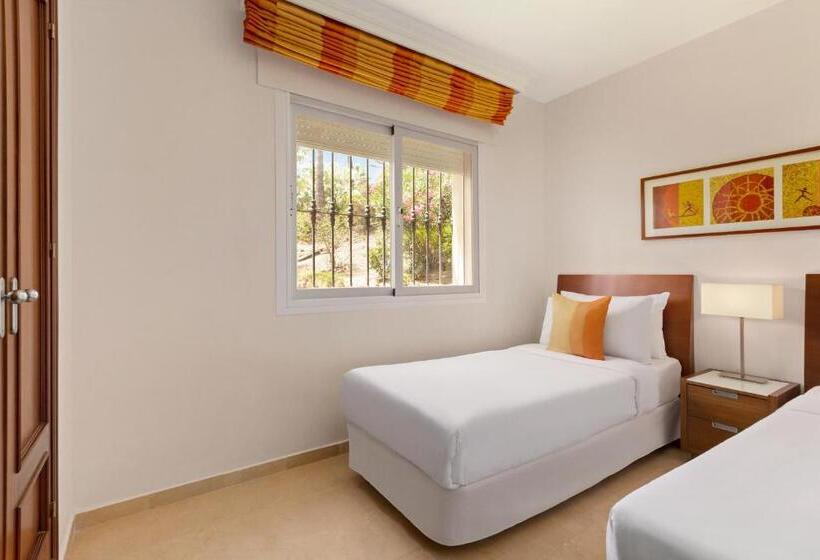 آپارتمان ممتاز دوخوابه رو به دریا, Ramada Hotel & Suites By Wyndham Costa Del Sol